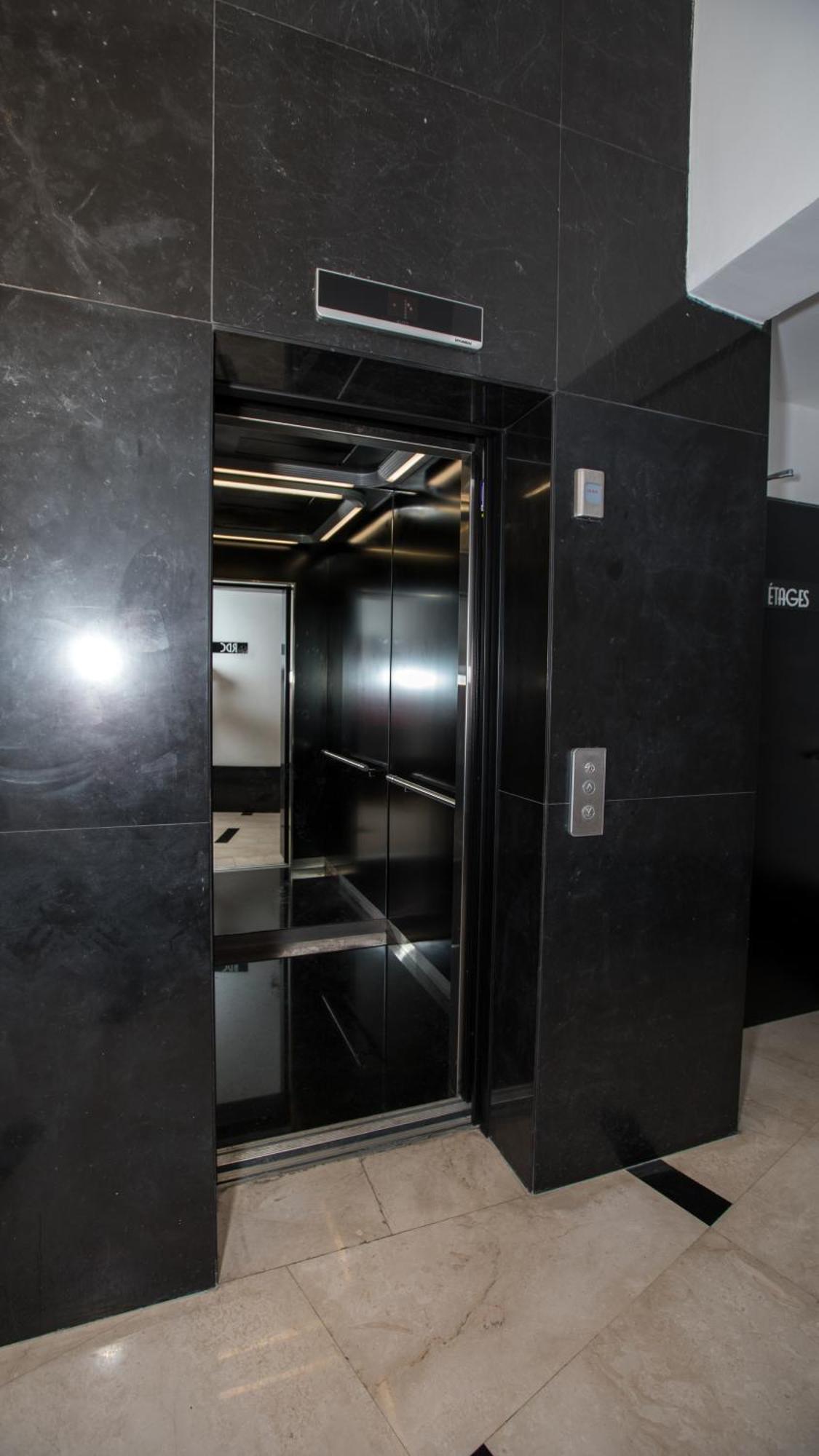 Haut Standing 2-Bedroom Apartment In Gauthier Casablanca Bagian luar foto